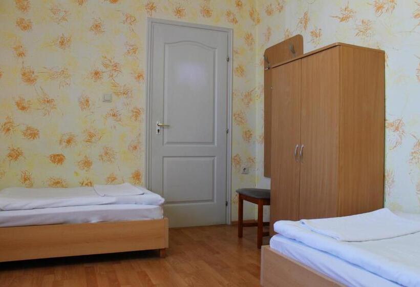 اتاق استاندارد سه نفره, Motelnet.t