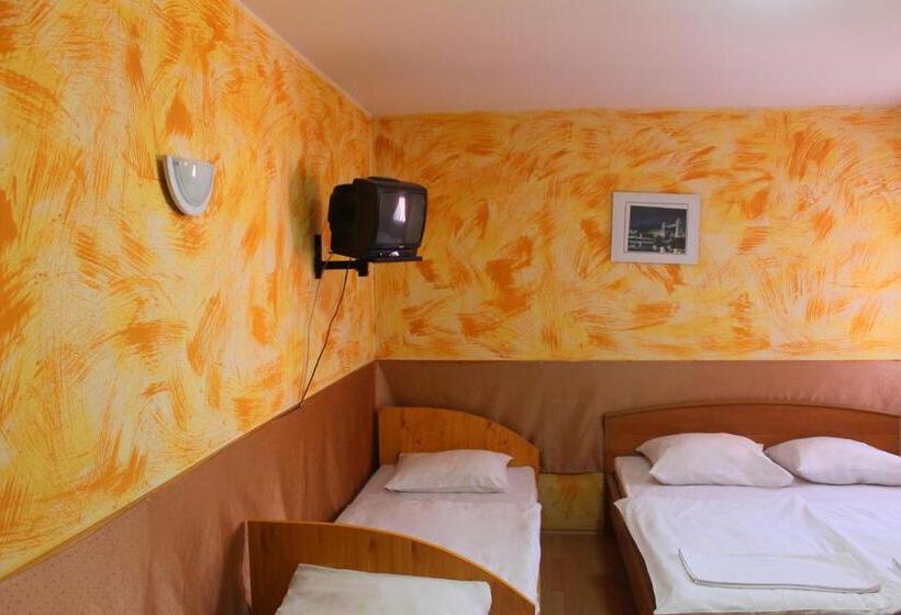 اتاق استاندارد چهار تخته, Motelnet.t