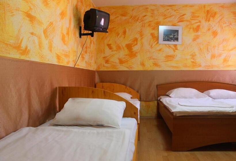 اتاق استاندارد چهار تخته, Motelnet.t