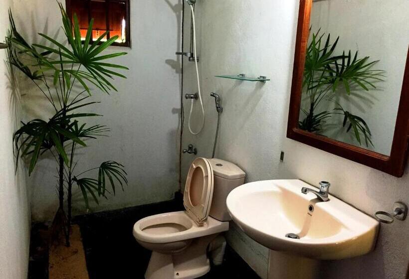 Номер Стандарт с Балконом, Shehani Beach Bungalow