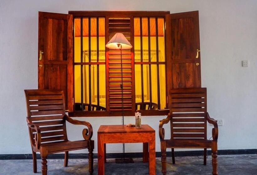 Номер Стандарт Вид на Море с Балконом, Shehani Beach Bungalow