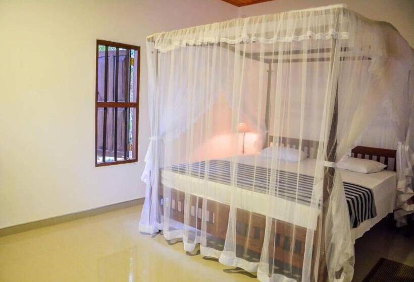 Номер Стандарт Вид на Море с Балконом, Shehani Beach Bungalow