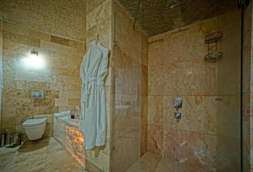 Полулюкс, Holiday Cave