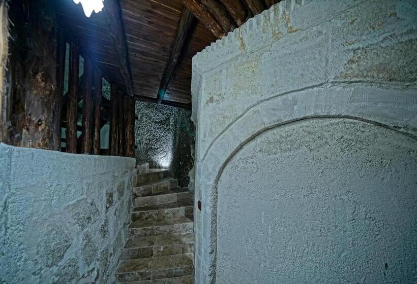 Семейный Номер, Holiday Cave