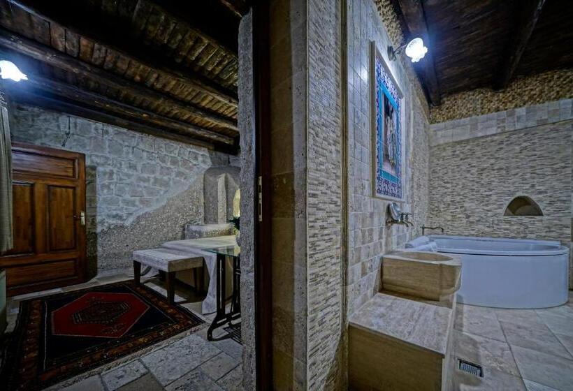 Семейный Номер, Holiday Cave