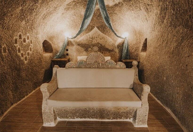 Люкс, Holiday Cave