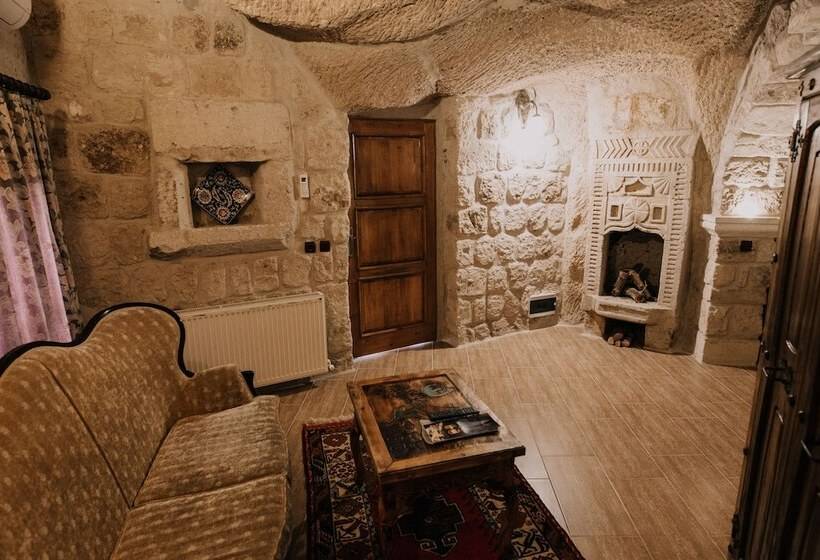 Люкс, Holiday Cave