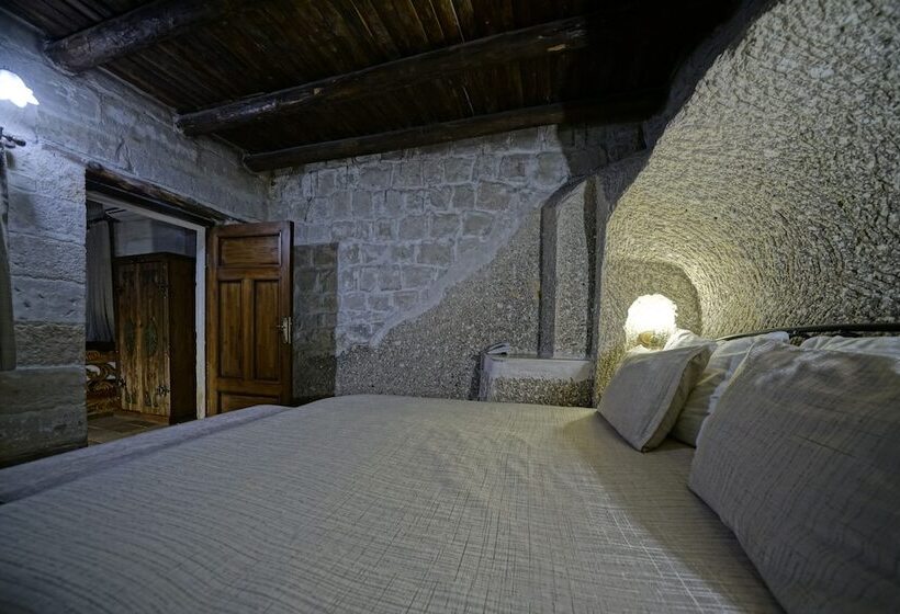 Семейный Номер, Holiday Cave