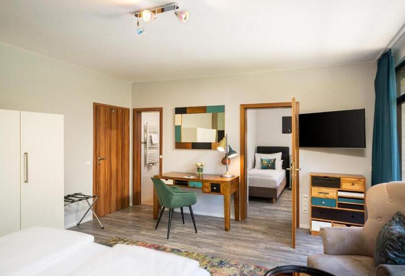 اتاق استاندارد چهار تخته, Arthotel Ana Gold