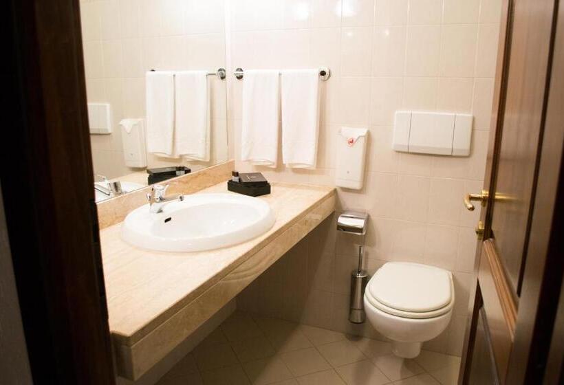 اتاق استاندارد چهار تخته, Comtes De Challant Albergo Etico Valle D Aosta