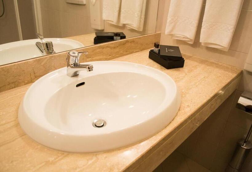 اتاق استاندارد سه نفره, Comtes De Challant Albergo Etico Valle D Aosta