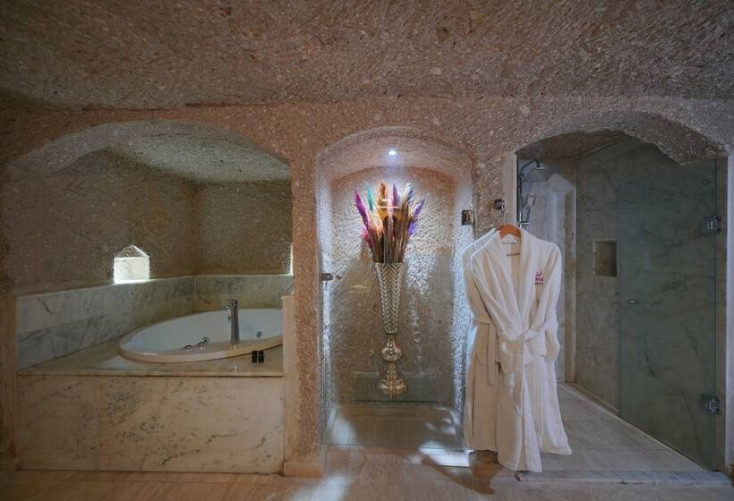Люкс, Holiday Cave