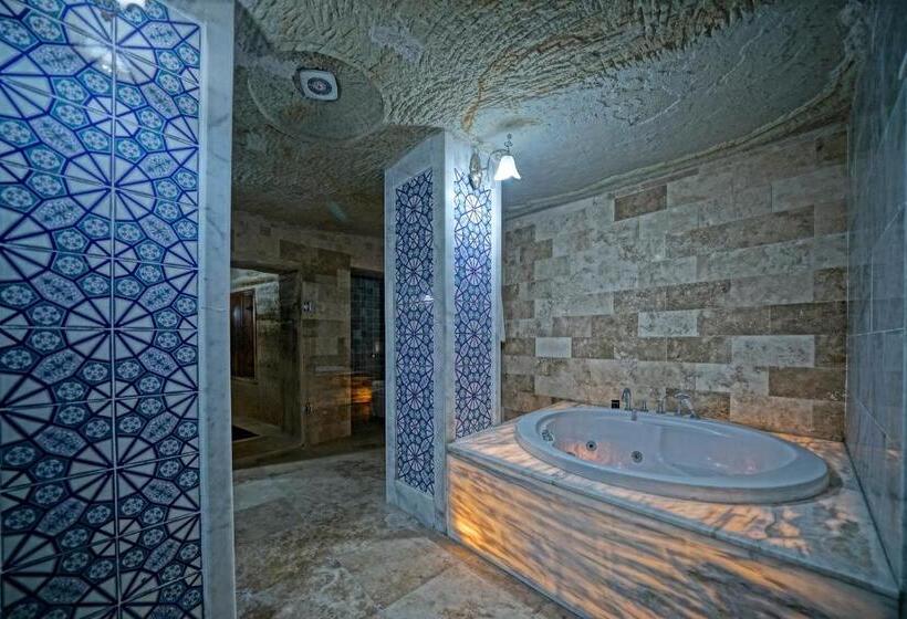 Люкс, Holiday Cave