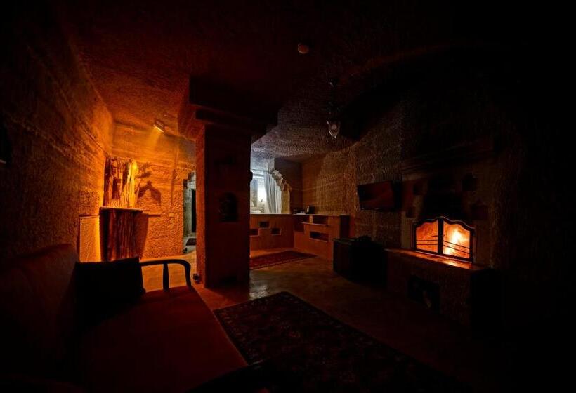 Люкс, Holiday Cave