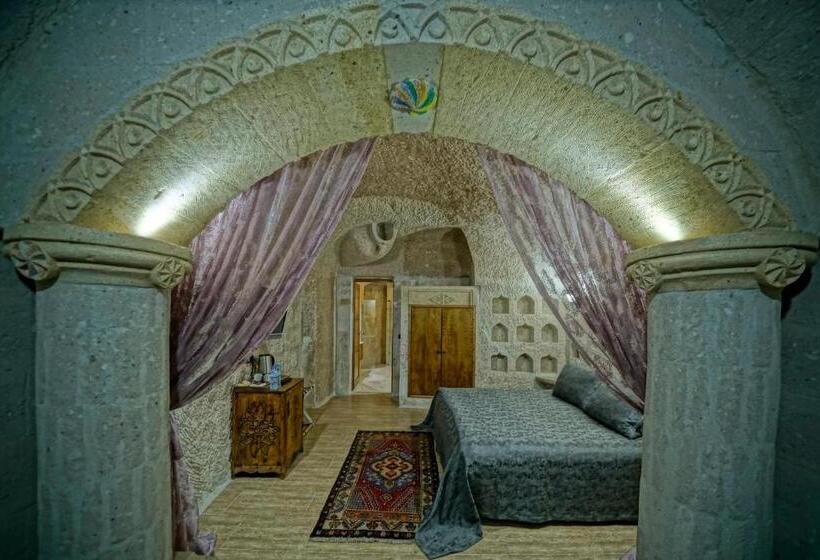 Полулюкс, Holiday Cave