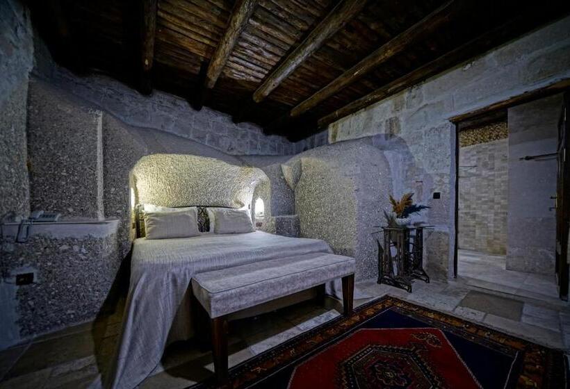 Семейный Номер, Holiday Cave