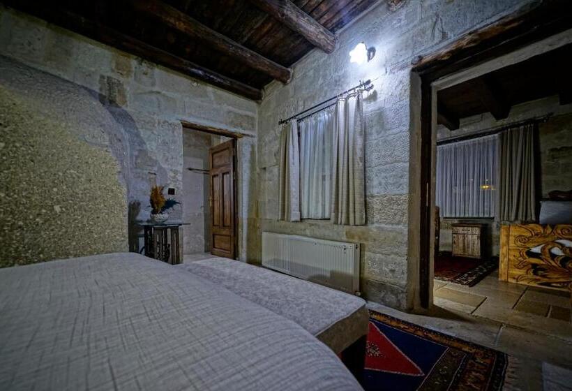 Семейный Номер, Holiday Cave
