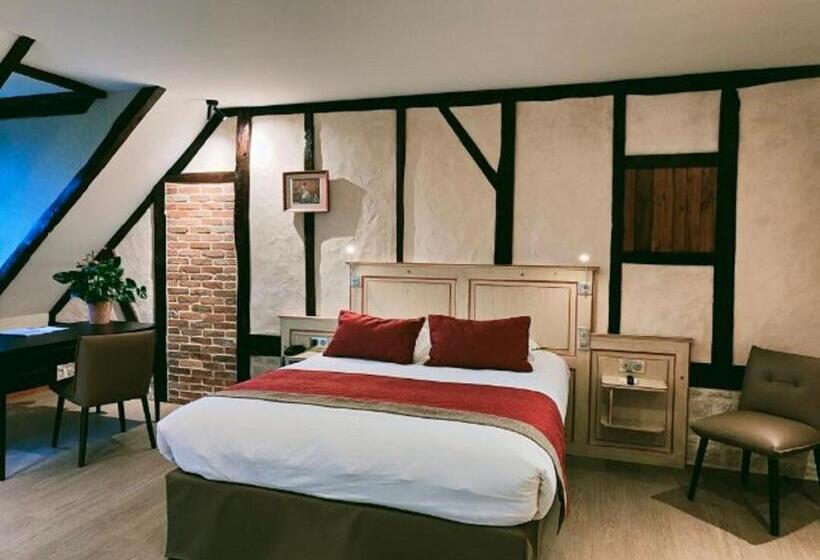 سوییت جونیور, La Chaumiere