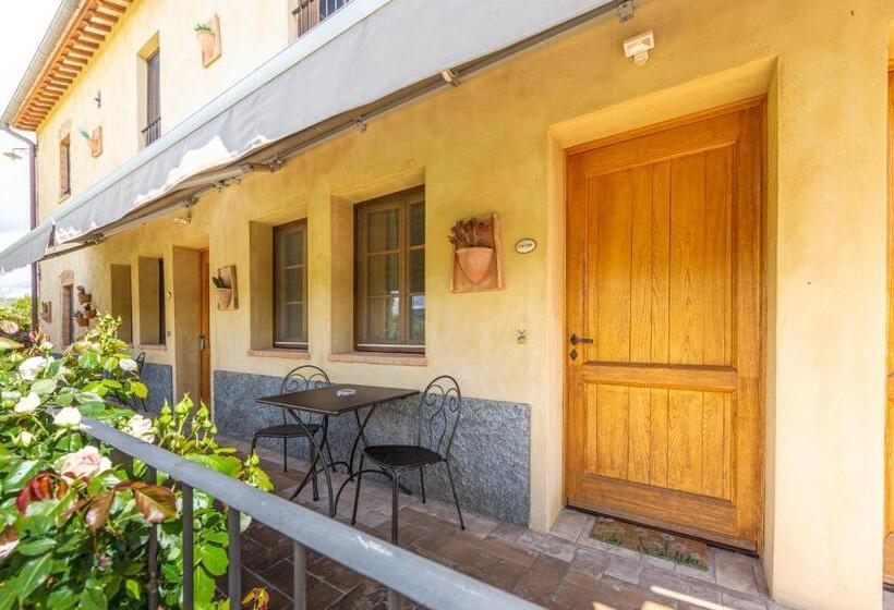 Трехместный Номер Стандарт с Балконом, Agriturismo Il Segreto Di Pietrafitta