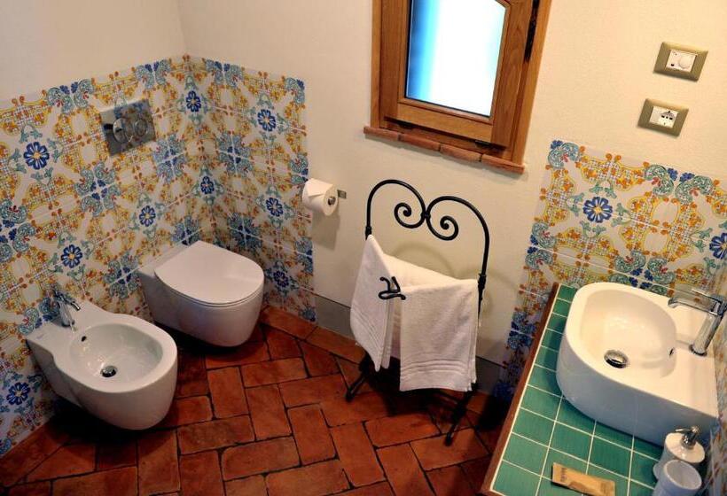 Quarto Triplo Standard com Balcão, Agriturismo Il Segreto Di Pietrafitta