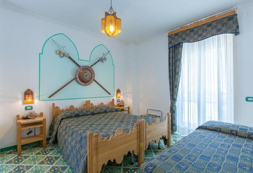Трехместный Номер Стандарт с Балконом, Riviera B&b Rooms