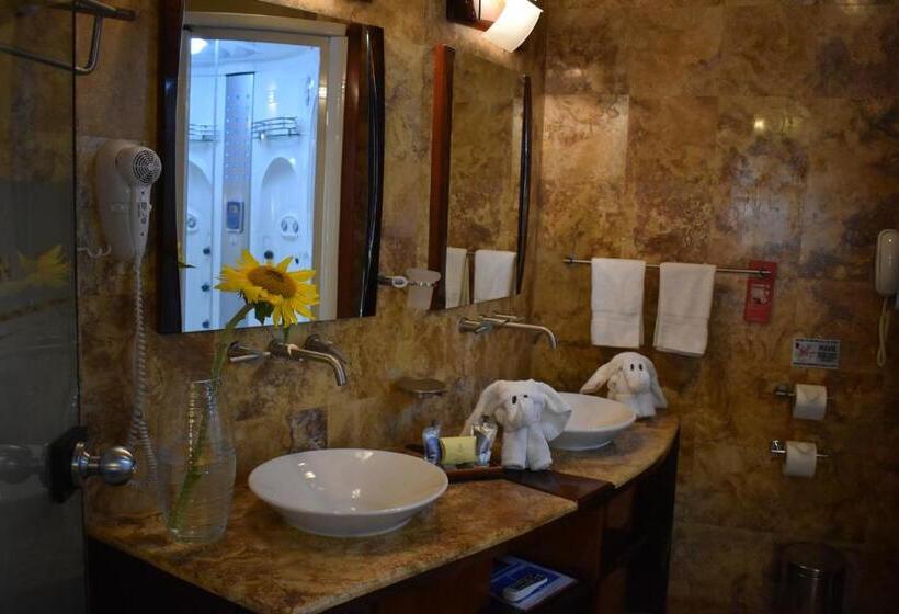 Королевский Люкс, Royal Inn Hotel Puno
