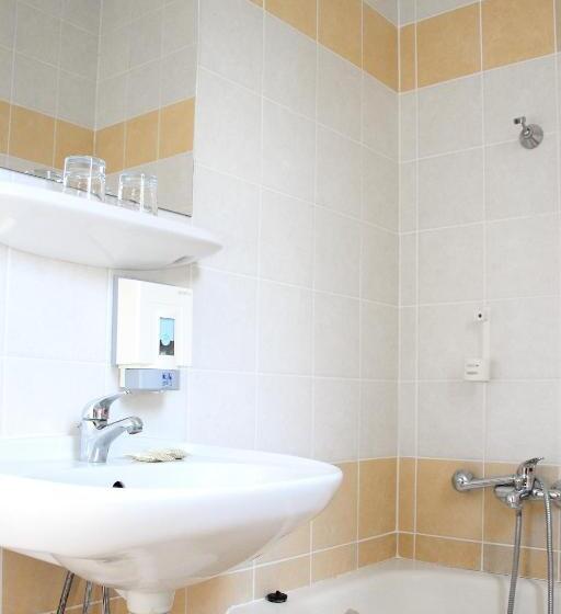 Quarto Estandar, Korona