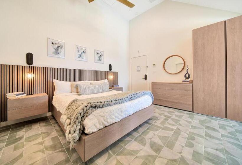 اتاق استاندارد با چشم‌انداز دریا, Cobalt Coast Resort