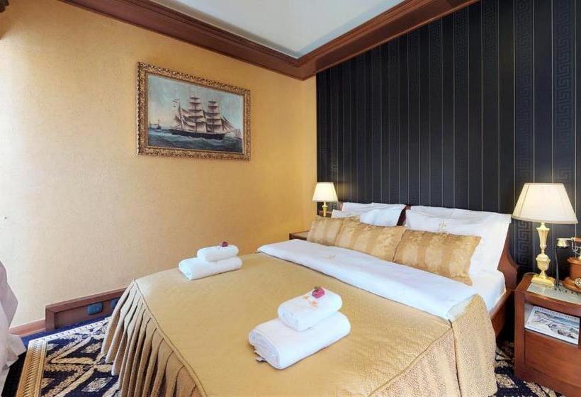 اتاق لوکس, Historic Boutique Hotel Cattaro