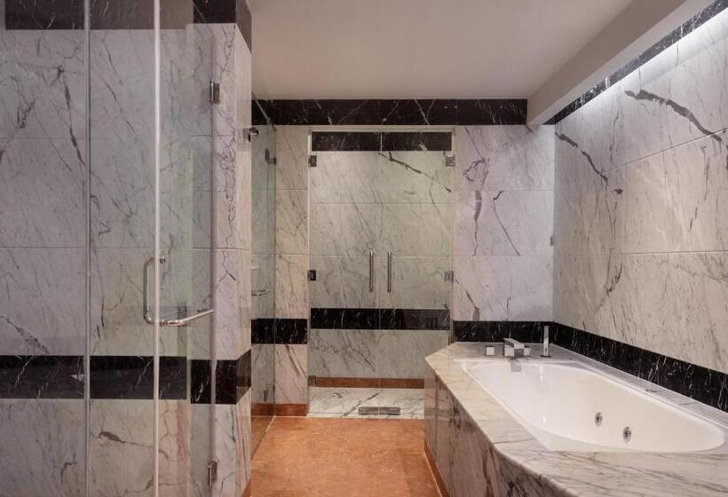 Люкс Executive Кровать Кинг, Le Méridien Coimbatore