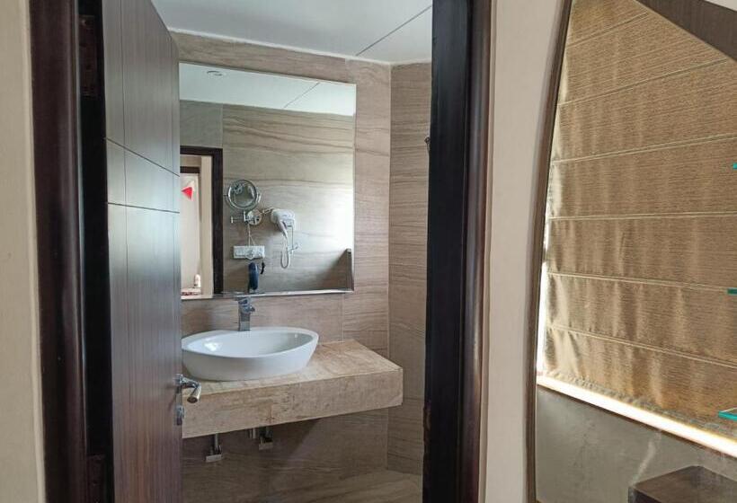 Suite, Natraj  Rishikesh