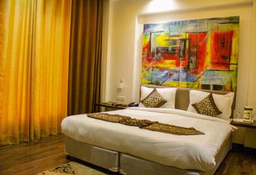 Люкс, Four Leaf Hotel,budaun