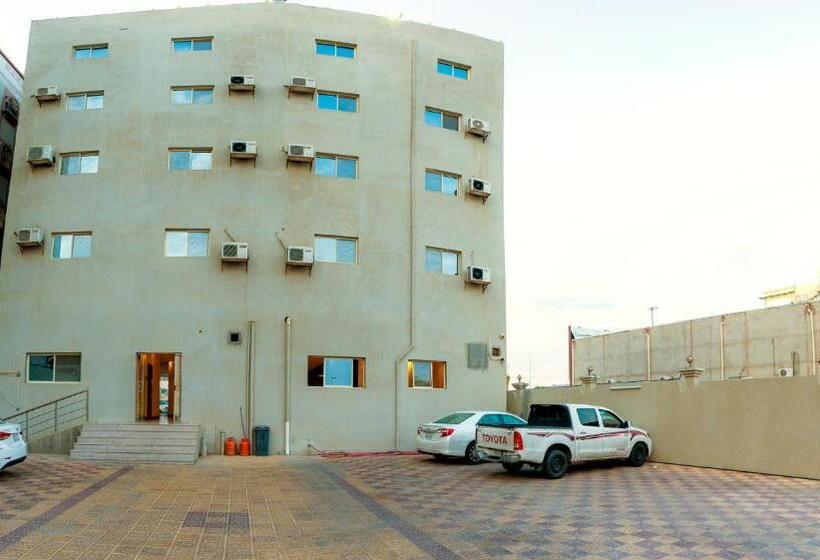 Апартаменты 3 Спальни, فندق لمسات نجران
