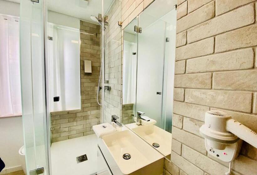Quarto Deluxe, Gloria 10 Deluxe