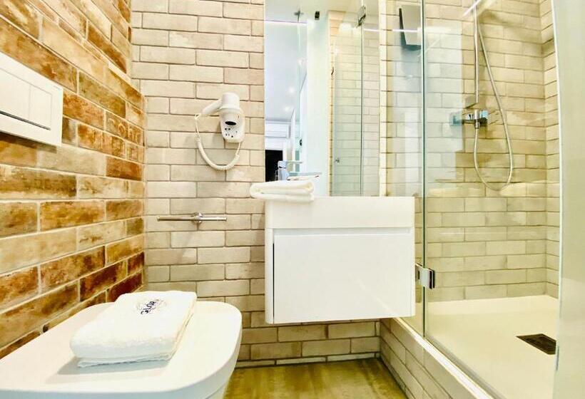 Quarto Triplo Deluxe, Gloria 10 Deluxe