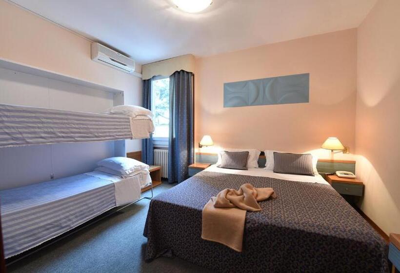 Четырехместный Номер Стандарт, Ambra Hotel   The Only Central Lakeside Hotel In Iseo
