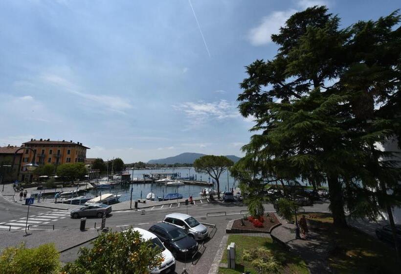 Трехместный Номер Стандарт с Балконом, Ambra Hotel   The Only Central Lakeside Hotel In Iseo