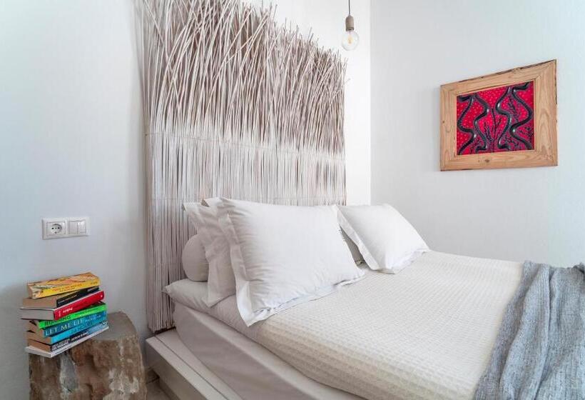 Номер Economy, F Charm All Suites   Adults Only