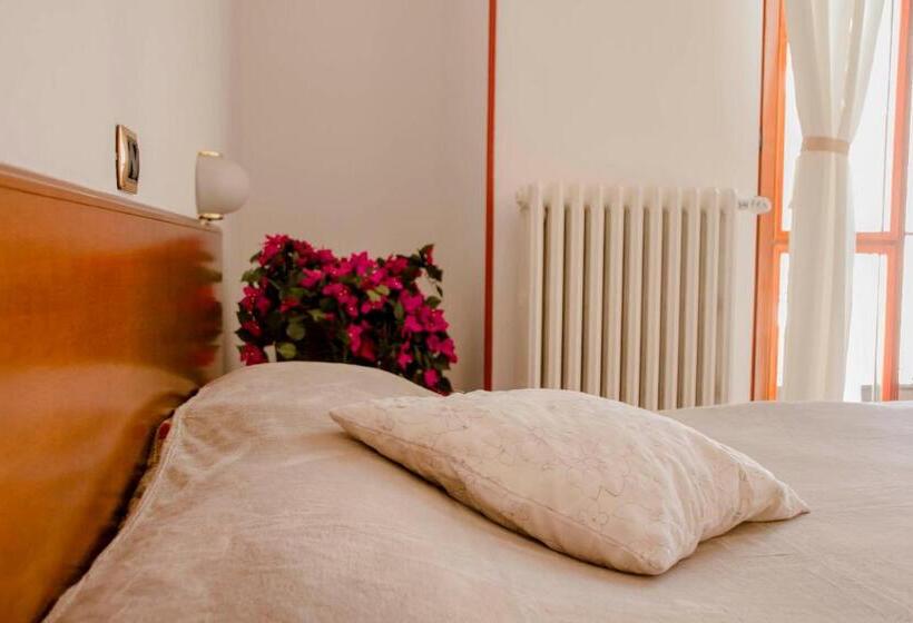 Quarto Estandar Individual com Sacada, Domus