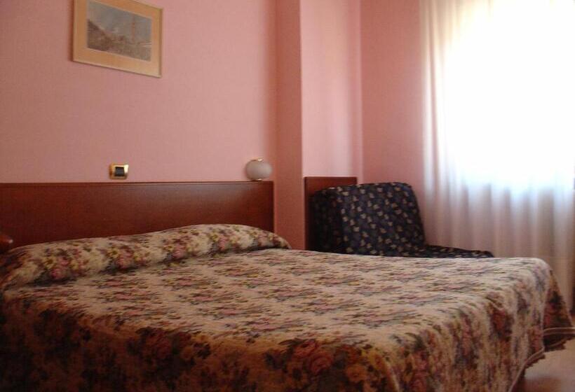 Quarto Triplo Estandar, Domus