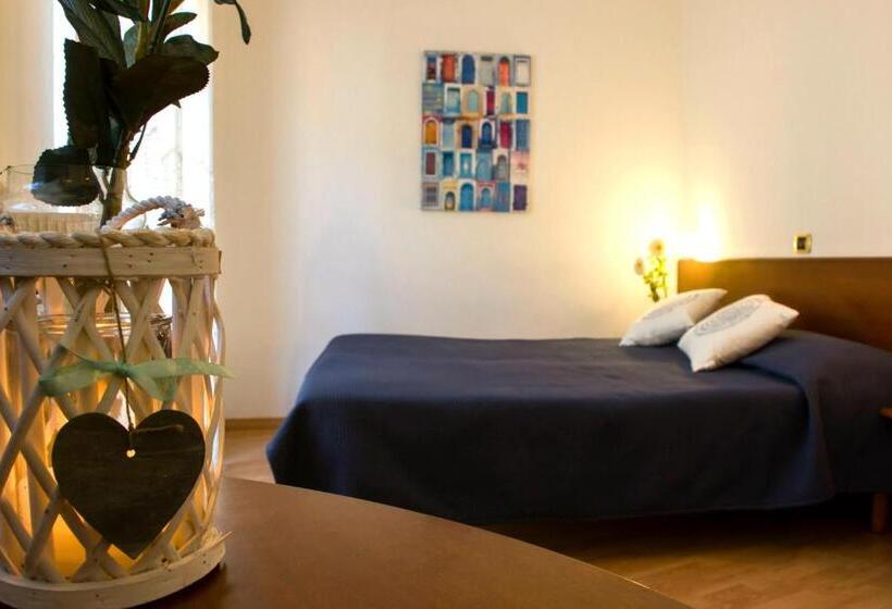 Quarto Estandar com Sacada, Domus