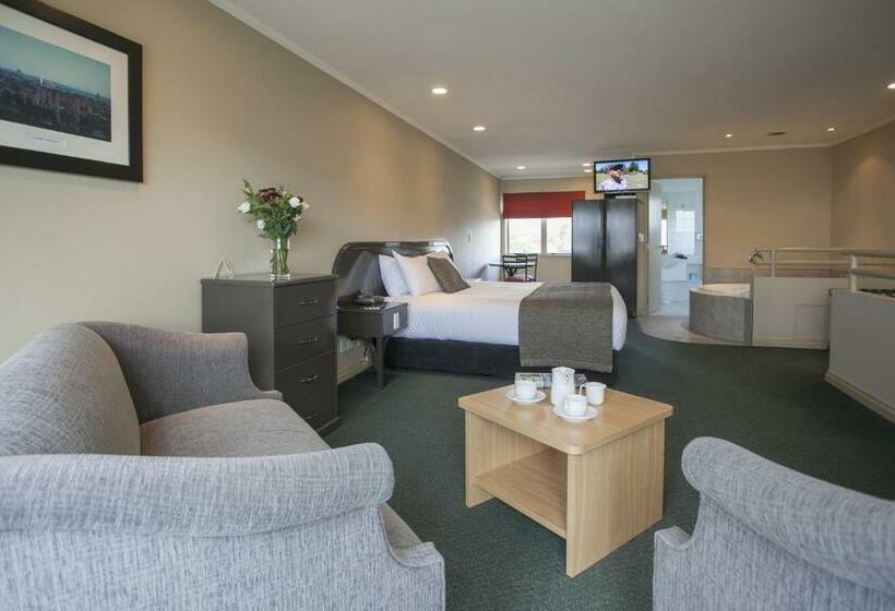 스탠다드 스튜디오, Cornwall Motor Lodge
