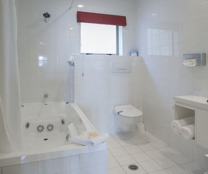 스위트, Cornwall Motor Lodge