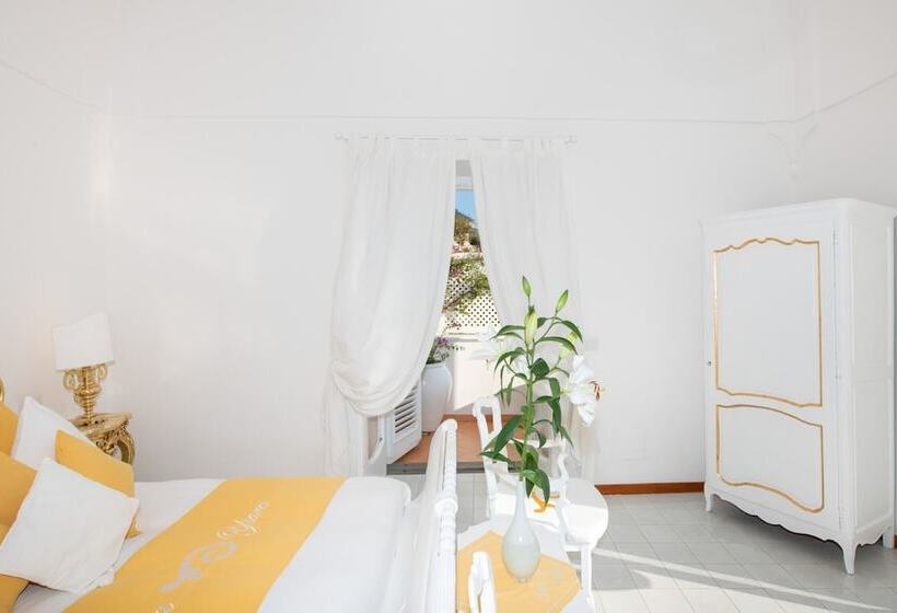 اتاق لوکس با چشم‌انداز دریا, Villa Yiara