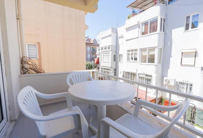 اتاق استاندارد با چشم‌انداز باغ, Göncü Apart Otel