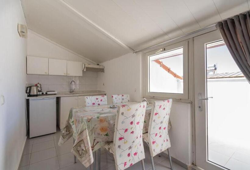 اتاق استاندارد سه نفره, Göncü Apart Otel