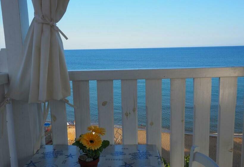 اتاق استاندارد با بالکن و چشم‌انداز دریا, B&b Capo Rizzuto Fronte Mare