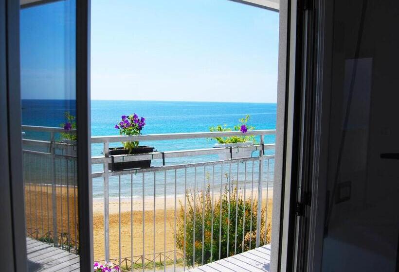 اتاق استاندارد با بالکن و چشم‌انداز دریا, B&b Capo Rizzuto Fronte Mare