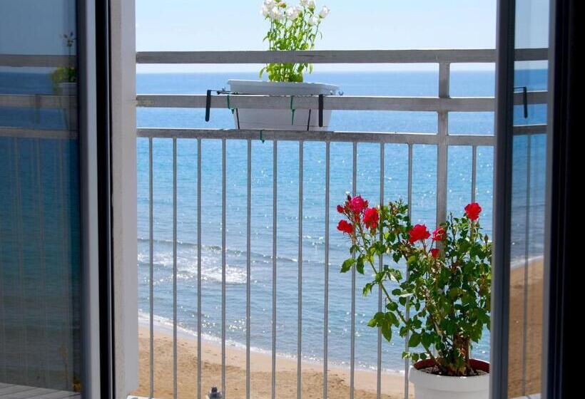 اتاق استاندارد با بالکن و چشم‌انداز دریا, B&b Capo Rizzuto Fronte Mare