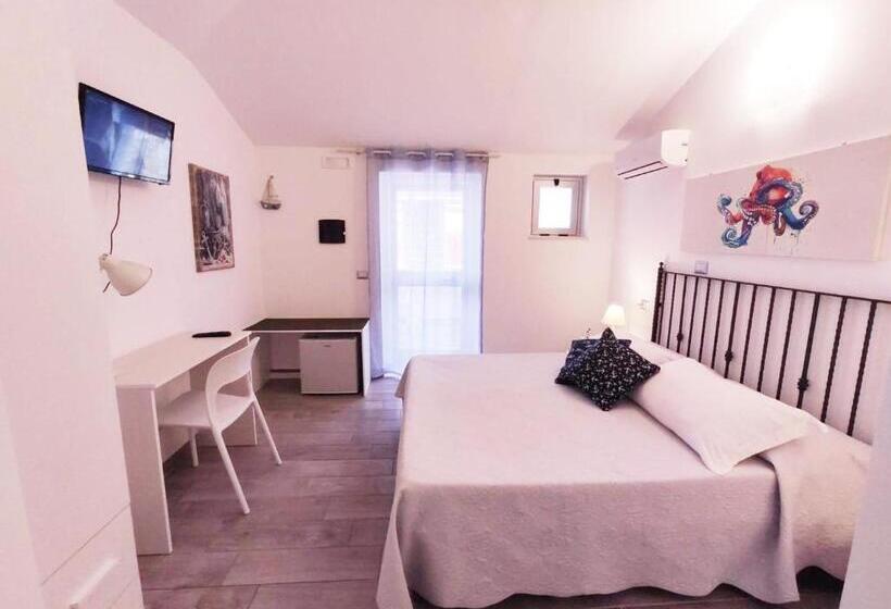 اتاق خانوادگی, B&b Capo Rizzuto Fronte Mare